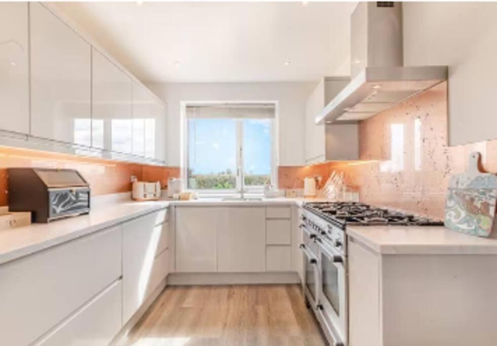 Covehithe House-Coastal Luxury- Sleeps 12-With Huge Swimspa! Wrentham Eksteriør bilde